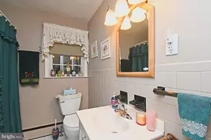 238 W Schwenkmill Rd, Perkasie, PA 18944 - Photo 15