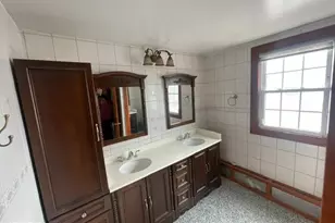10 Middle Rd, Levittown, PA 19056 - Photo 15
