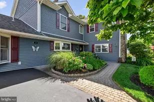 21 Red Rose Dr, Levittown, PA 19056 - Photo 3