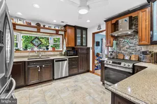 21 Red Rose Dr, Levittown, PA 19056 - Photo 7