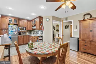 21 Red Rose Dr, Levittown, PA 19056 - Photo 41
