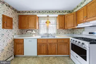 340 Hampton Dr, Feasterville-Trevose, PA 19053 - Photo 7