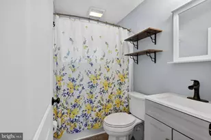 49 Meadow Ln, Levittown, PA 19054 - Photo 11