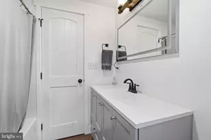 31 Vermillion Ln, Levittown, PA 19054 - Photo 23