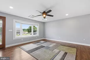 31 Vermillion Ln, Levittown, PA 19054 - Photo 9
