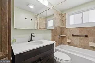 31 Vermillion Ln, Levittown, PA 19054 - Photo 17