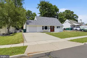 31 Vermillion Ln, Levittown, PA 19054 - Photo 3