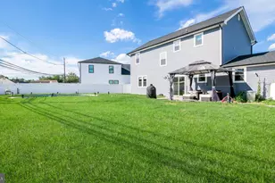 27 Bittersweet Rd, Levittown, PA 19057 - Photo 33