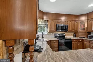 8 Marigold Cir, Levittown, PA 19054 - Photo 13