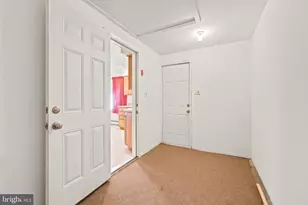 10 Serpentine Ln, Levittown, PA 19055 - Photo 7