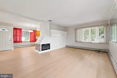 10 Serpentine Lane, Levittown, PA 19055 - Photo 5