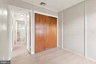 10 Serpentine Ln, Levittown, PA 19055 - Photo 11