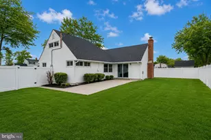 43 Northpark Dr, Levittown, PA 19054 - Photo 3