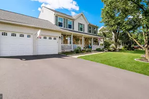 126 Buttercup Blvd, Warrington, PA 18976 - Photo 3