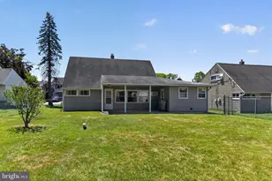 17 Idolstone Rd, Levittown, PA 19057 - Photo 13