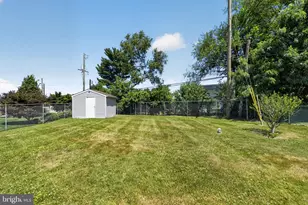 17 Idolstone Rd, Levittown, PA 19057 - Photo 15