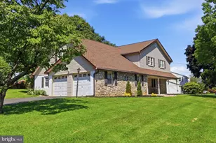 77 Cameron Dr, Holland, PA 18966 - Photo 3