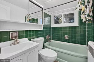 10 Indian Red Rd, Levittown, PA 19057 - Photo 19