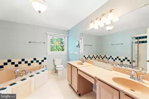 8 Golfview Dr, Warminster, PA 18974 - Photo 13