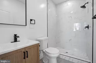 43 Palm Ln, Levittown, PA 19054 - Photo 9