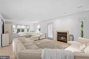 256 Sycamore Cir, Feasterville-Trevose, PA 19053 - Photo 3