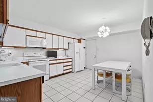 256 Sycamore Cir, Feasterville-Trevose, PA 19053 - Photo 11