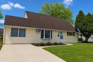 71 Handy Rd, Levittown, PA 19056 - Photo 1