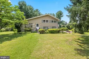 106 Pearl Dr, Southampton, PA 18966 - Photo 1