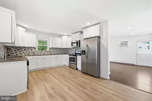 15 Indian Park Rd, Levittown, PA 19057 - Photo 7