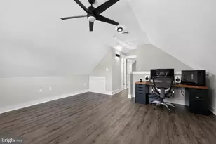 50 Middle Rd, Levittown, PA 19056 - Photo 25