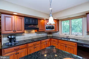 950 Camelot Rd, Furlong, PA 18925 - Photo 9