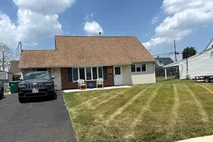 81 Queen Lily Rd, Levittown, PA 19057 - Photo 5