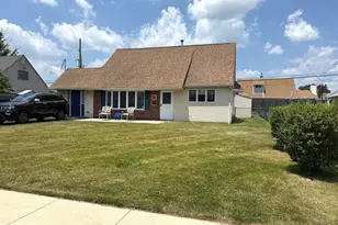 81 Queen Lily Rd, Levittown, PA 19057 - Photo 3