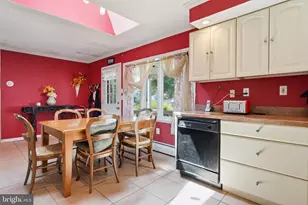 70 Tall Pine Ln, Levittown, PA 19054 - Photo 5