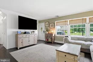 41 Crystal Pl, Levittown, PA 19057 - Photo 5