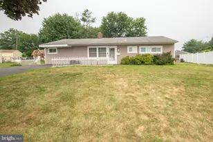 51 Serpentine Ln, Levittown, PA 19055 - Photo 1