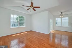7 Blue Flax Ln, Langhorne, PA 19047 - Photo 3