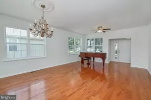 7 Blue Flax Ln, Langhorne, PA 19047 - Photo 9