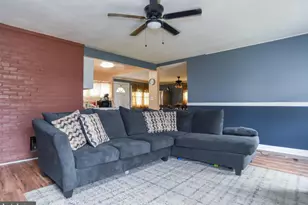 34 Red Maple Ln, Levittown, PA 19055 - Photo 3