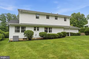 1111 University Dr, Yardley, PA 19067 - Photo 5