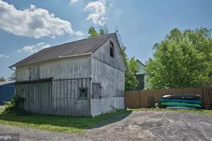 111 E Broad St, Trumbauersville, PA 18970 - Photo 23