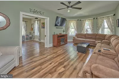 111 E Broad Street, Trumbauersville, PA 18970 - Photo 5