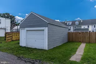 647 Spruce St, Bristol, PA 19007 - Photo 37