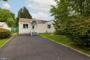 906 Oak Terrace, Southampton, PA 18966 - Photo 3