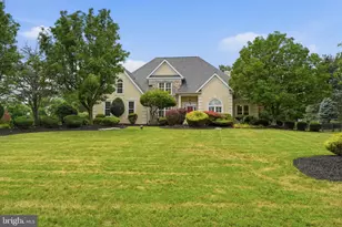 102 Whisper Wood Ct, Newtown, PA 18940 - Photo 3