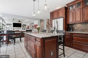 102 Whisper Wood Ct, Newtown, PA 18940 - Photo 7
