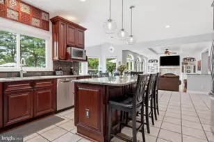 102 Whisper Wood Ct, Newtown, PA 18940 - Photo 5