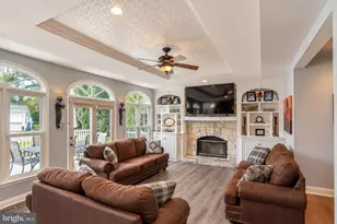 102 Whisper Wood Ct, Newtown, PA 18940 - Photo 3