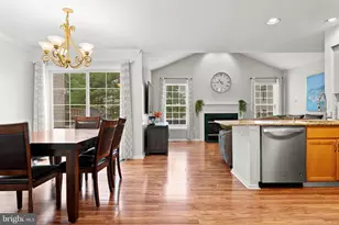 807 Sherrick Ct, Chalfont, PA 18914 - Photo 3