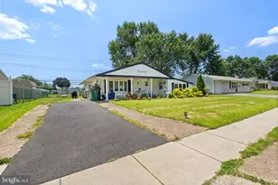 32 Gun Rd, Levittown, PA 19057 - Photo 3